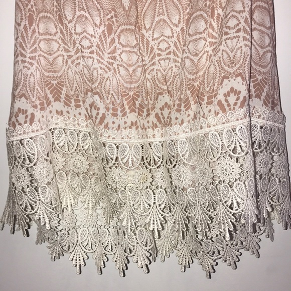 LF backless crop top with lace detail - Picture 2 of 6